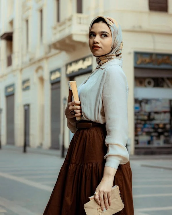 Minimalist Modest Dressing