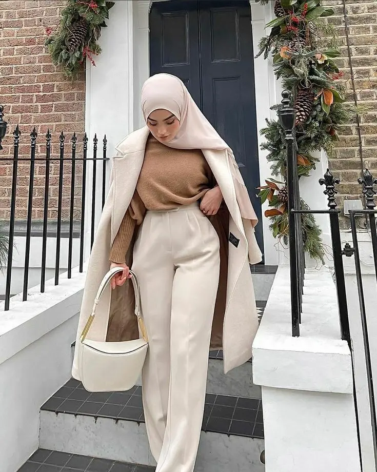 Neutral Accessories for Effortless Style