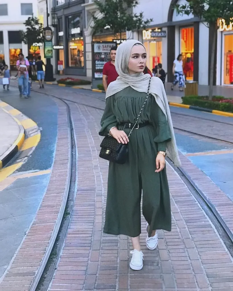 Silhouettes That Feel Current